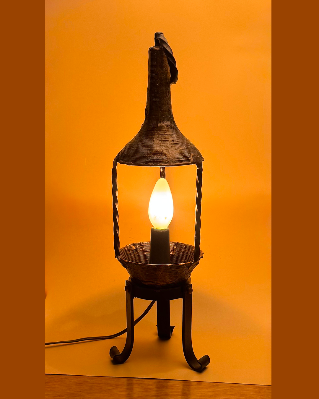 Lampe brutaliste signée MAX BRE